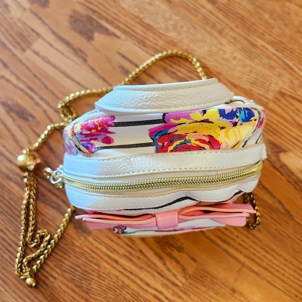 💐BETSEY JOHNSON Mini Floral Crossbody Bag with Adjustable Strap GARDEN GIRL! - Picture 2 of 10